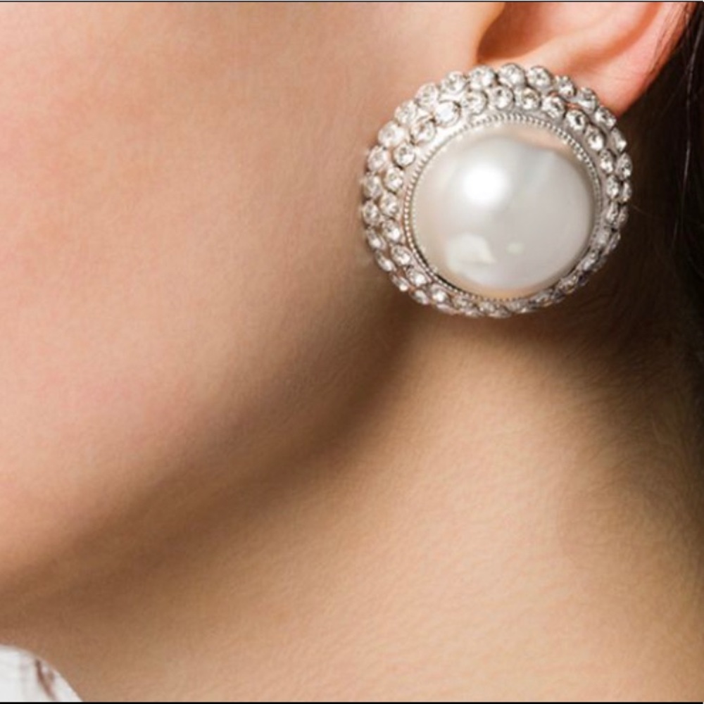 ALESSANDRA RICH PEARL CLIP-ON EARRINGS - WHITE